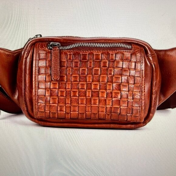 VILENCA HOLLAND SADDLE BROWN LEATHER WAIST OR SLING BAG/ADJUSTABLE STRAP; NWOT! - Picture 2 of 8